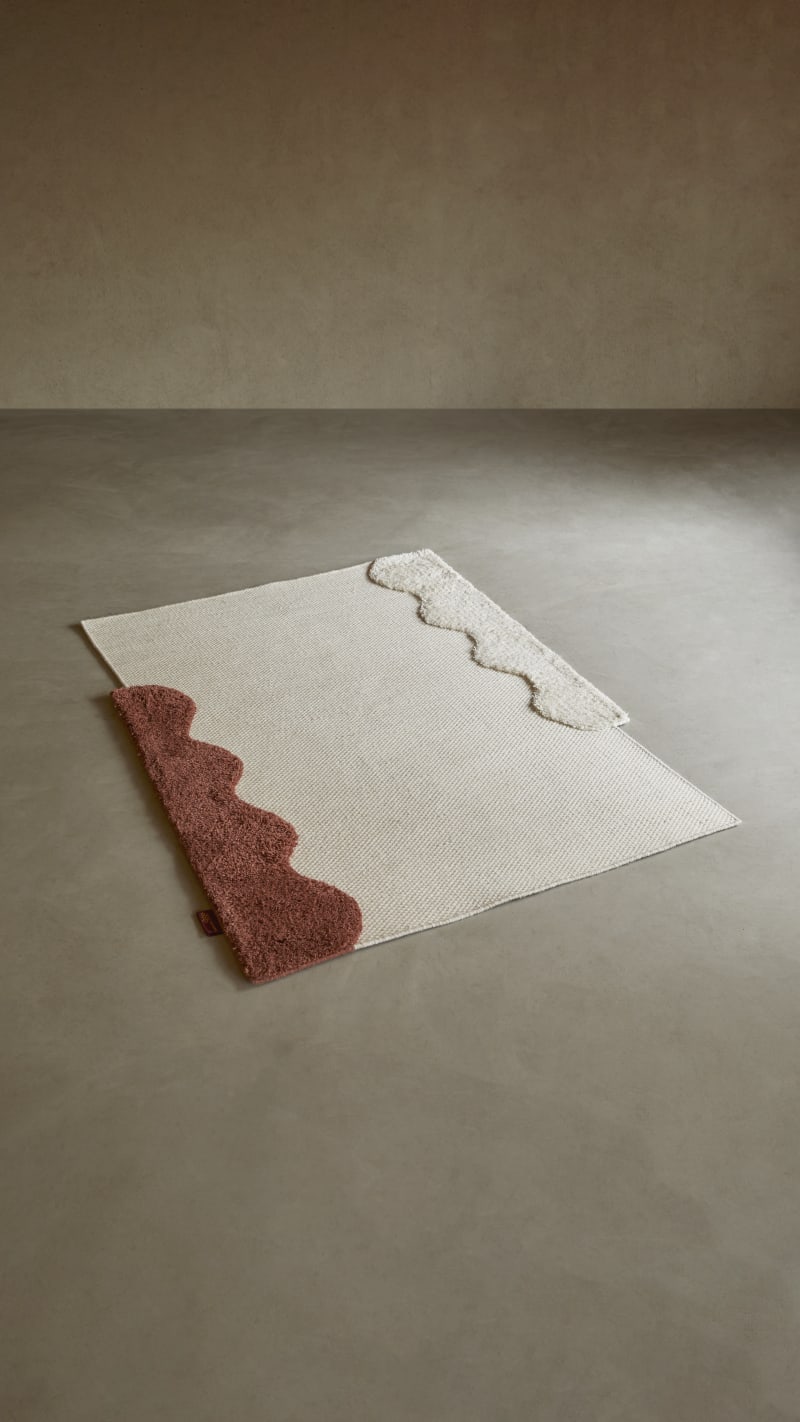 La alfombra.