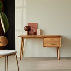 Kort - Desk in solid teak