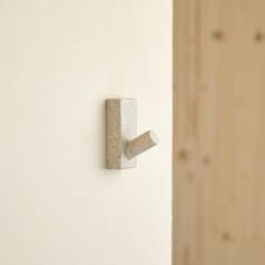 Sara - Colgador de terrazo crema