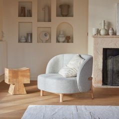 Hoya - Sillón de roble macizo y tela gris