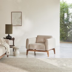 Bjorn - Sessel mit massivem Eichenholzgestell und ecrufarbenem Stoffbezug