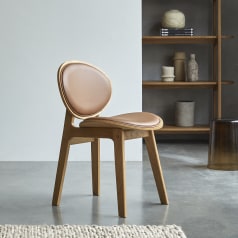 Maia - Stuhl aus massiver Eiche und Leder