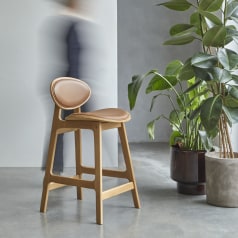 Maia -  Chaise de comptoir en chêne massif et cuir