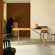 Martin - Uitschuifbare tafel in massief eikenhout 6-12 pers.