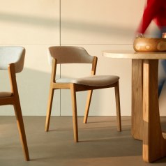 Santino - Silla de roble macizo y tela color crudo