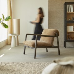 Emma - Poltrona in rovere massello e tessuto marrone