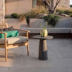 Miguel - Table d'appoint en ciment noir