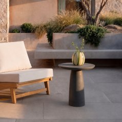 Miguel - Table d'appoint en ciment noir