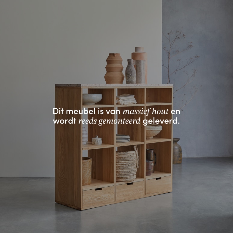 Miho - Lage boekenkast van eikenhout en roze premium terrazzo