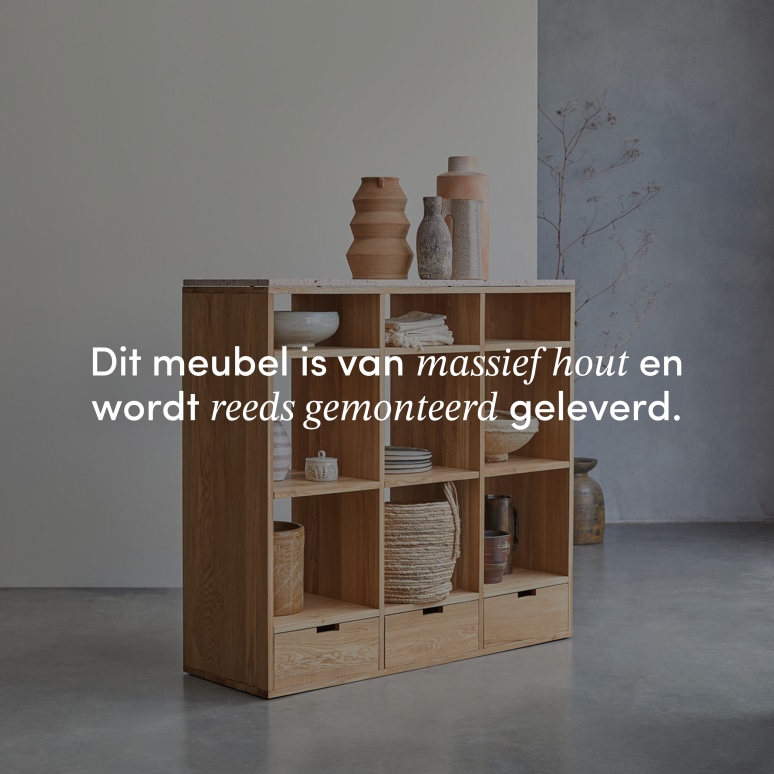 Miho - Lage boekenkast van eikenhout en roze premium terrazzo