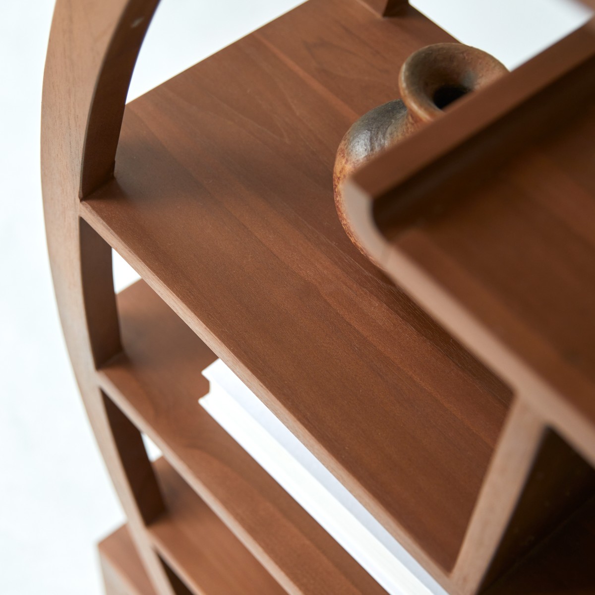 Ying Yang - Bücherregal aus massivem Teak