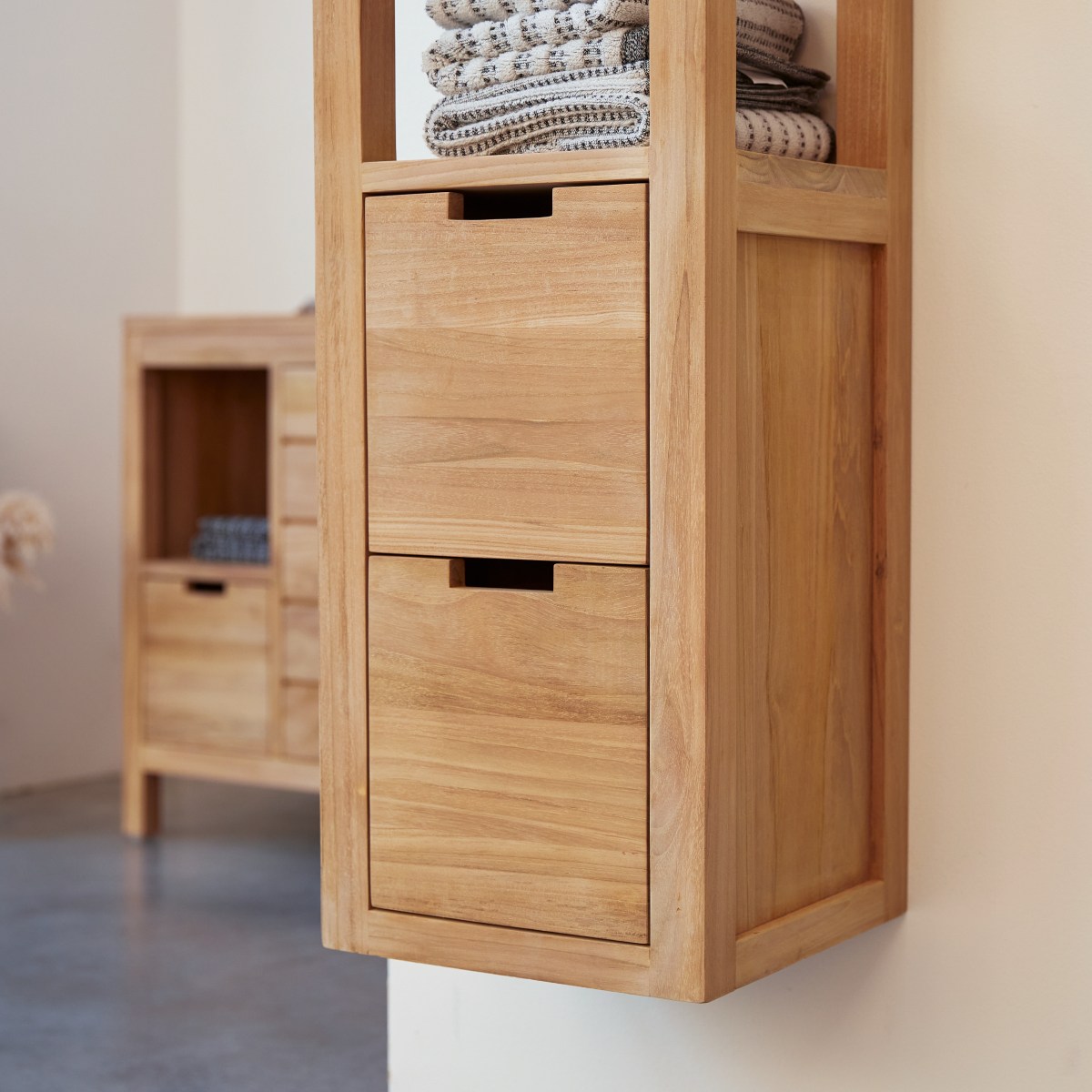 Serena - Hochschrank aus massivem Teak