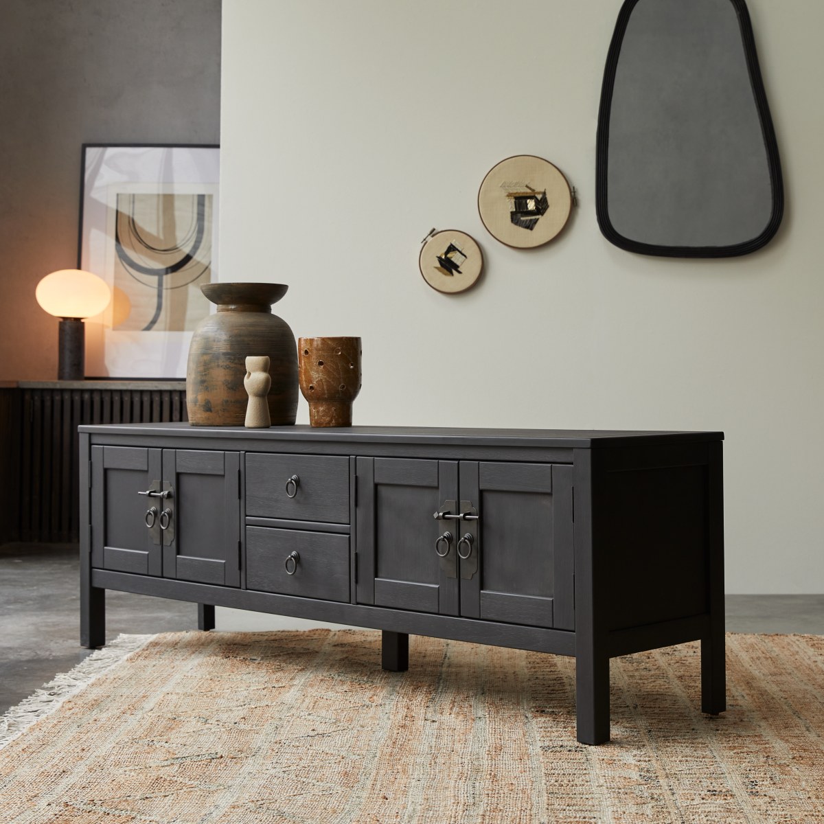 Thaki Black - TV-Schrank aus massiver Kiefer 170 cm