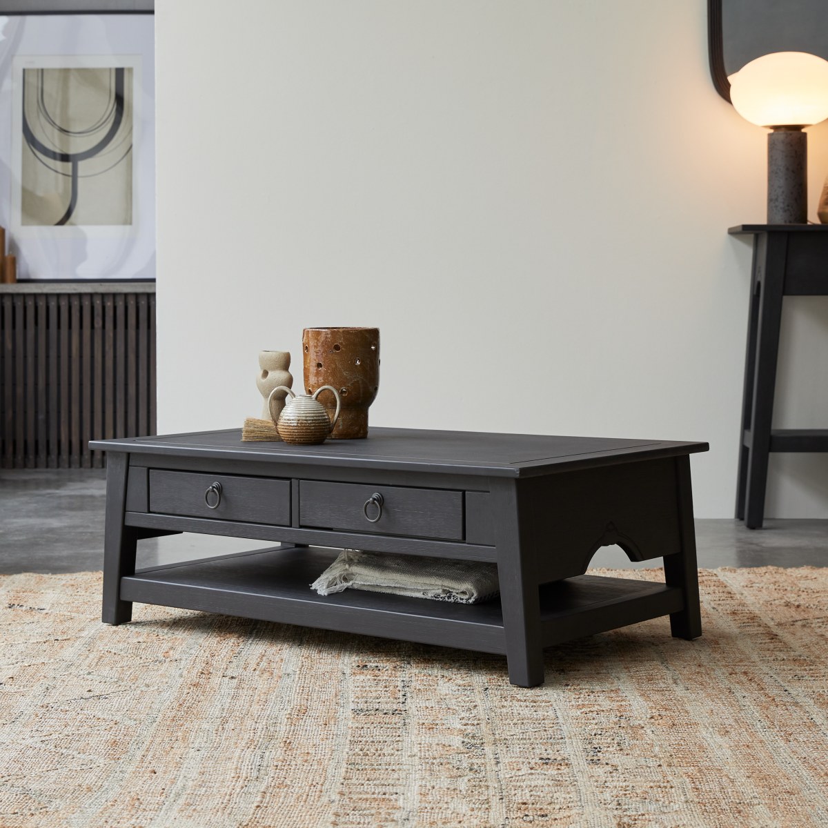 Thaki Black - Couchtisch aus Kiefer massiv