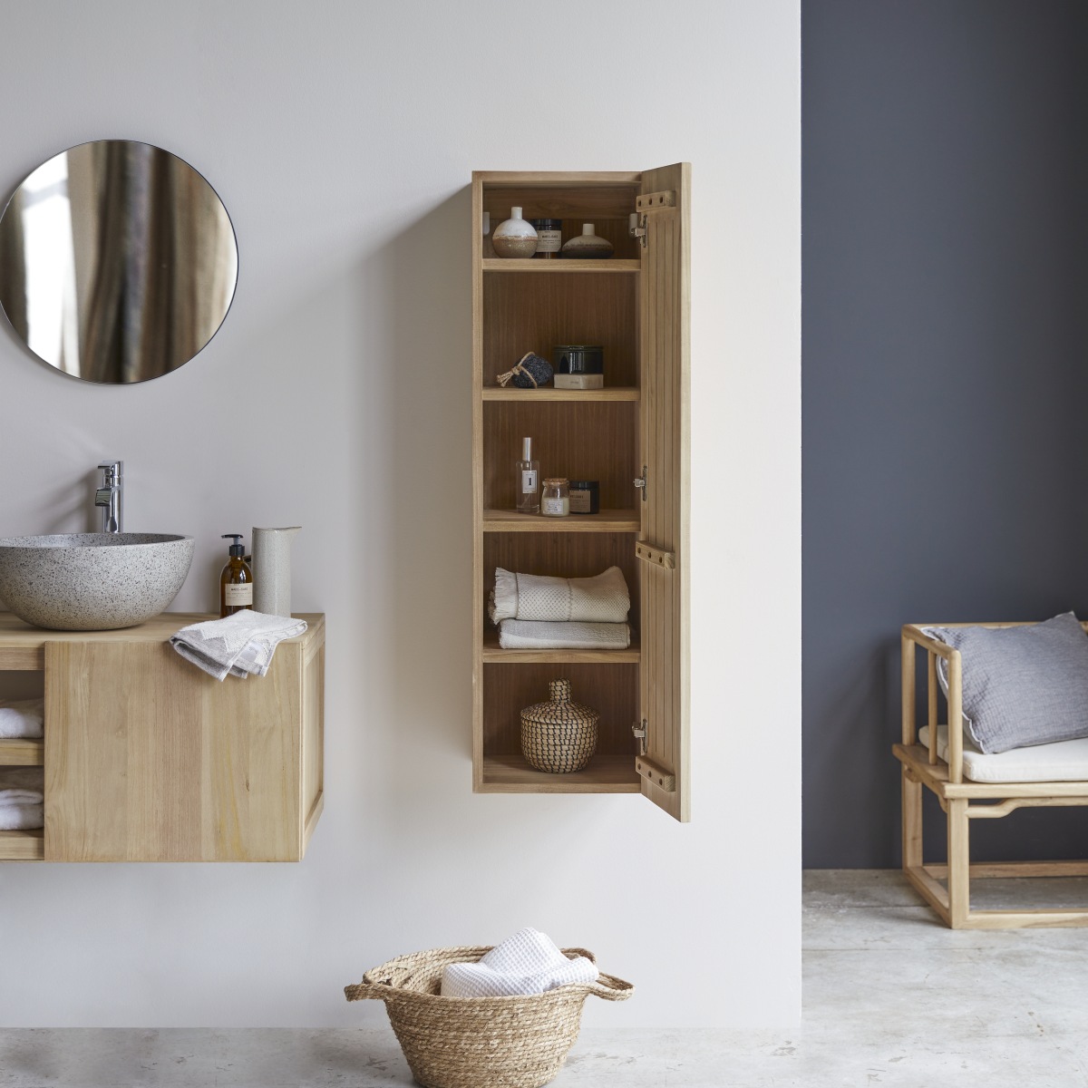 Typo - Hochschrank aus massivem Teakholz