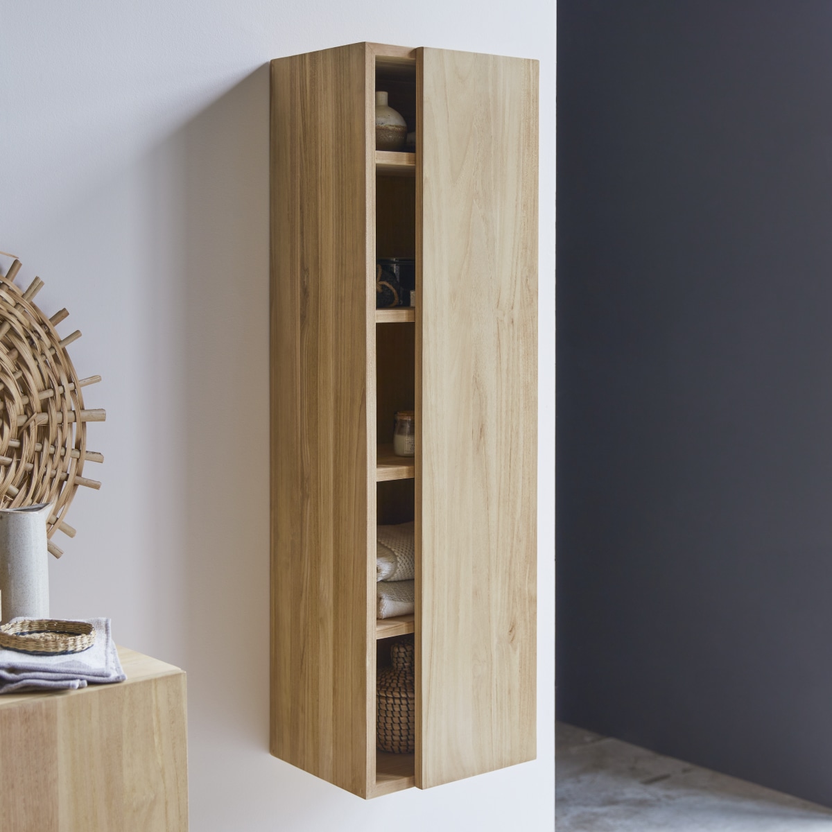 Typo - Hochschrank aus massivem Teakholz