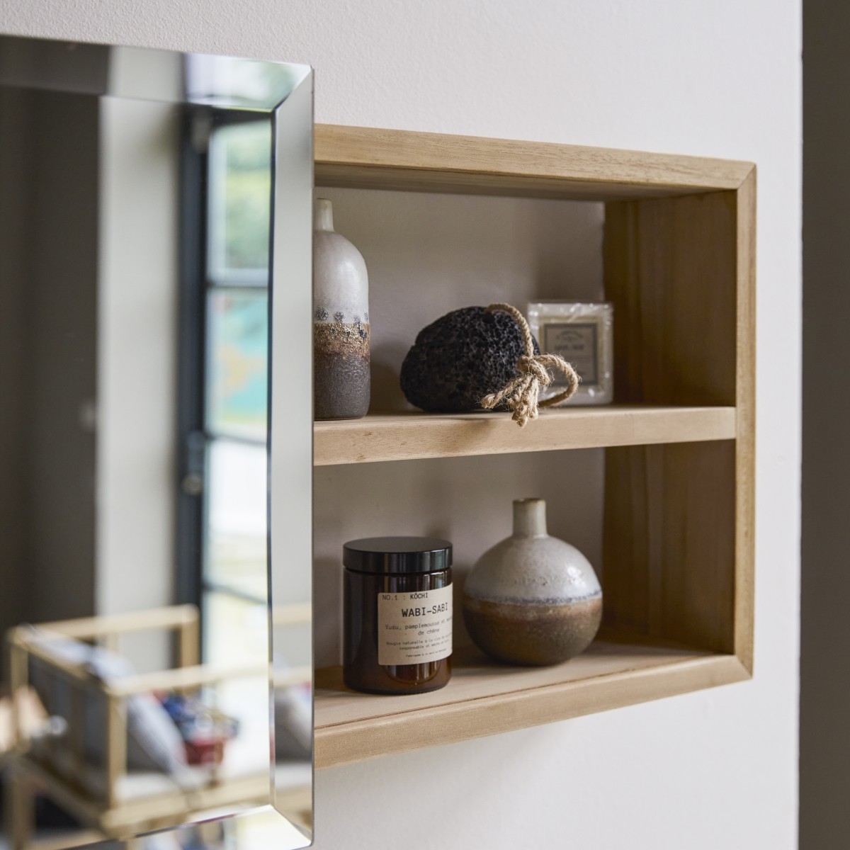 Typo - Spiegelschrank aus massivem Teak