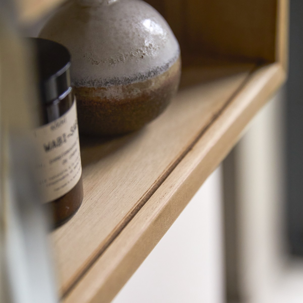 Typo - Spiegelschrank aus massivem Teak