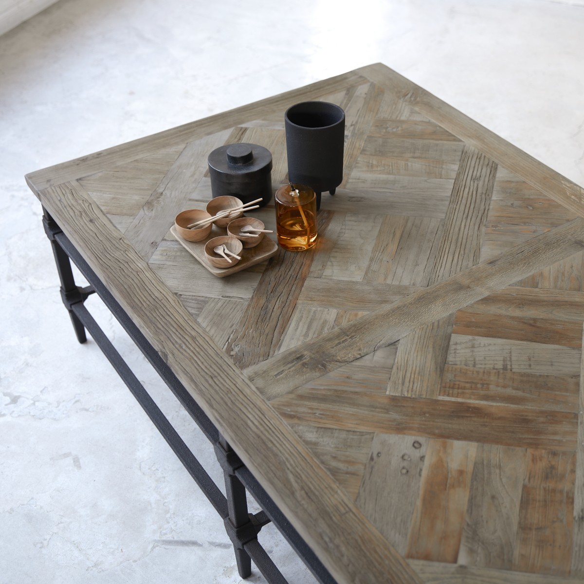 Gatsby - Couchtisch aus massivem Ulmenholz und Metall