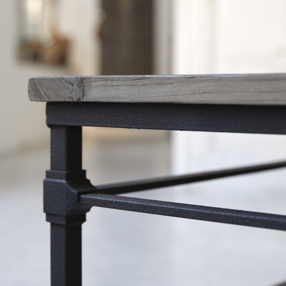 Gatsby - Couchtisch aus massivem Ulmenholz und Metall