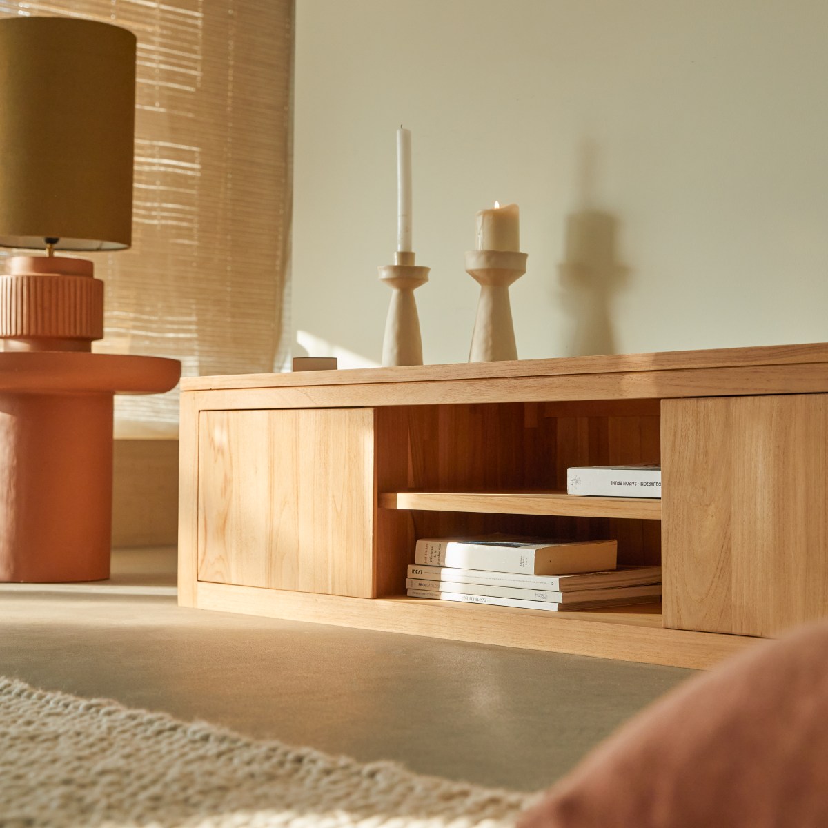 Basil - Mueble para TV de teca maciza de 140 cm