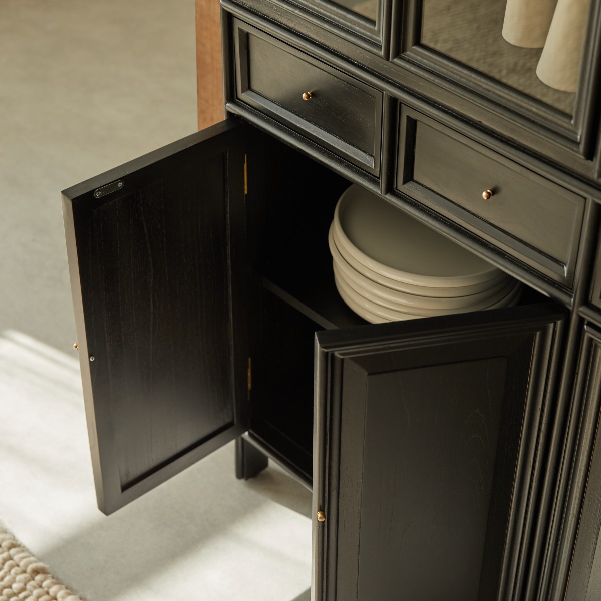 Anna - Geschirrschrank aus Mindi