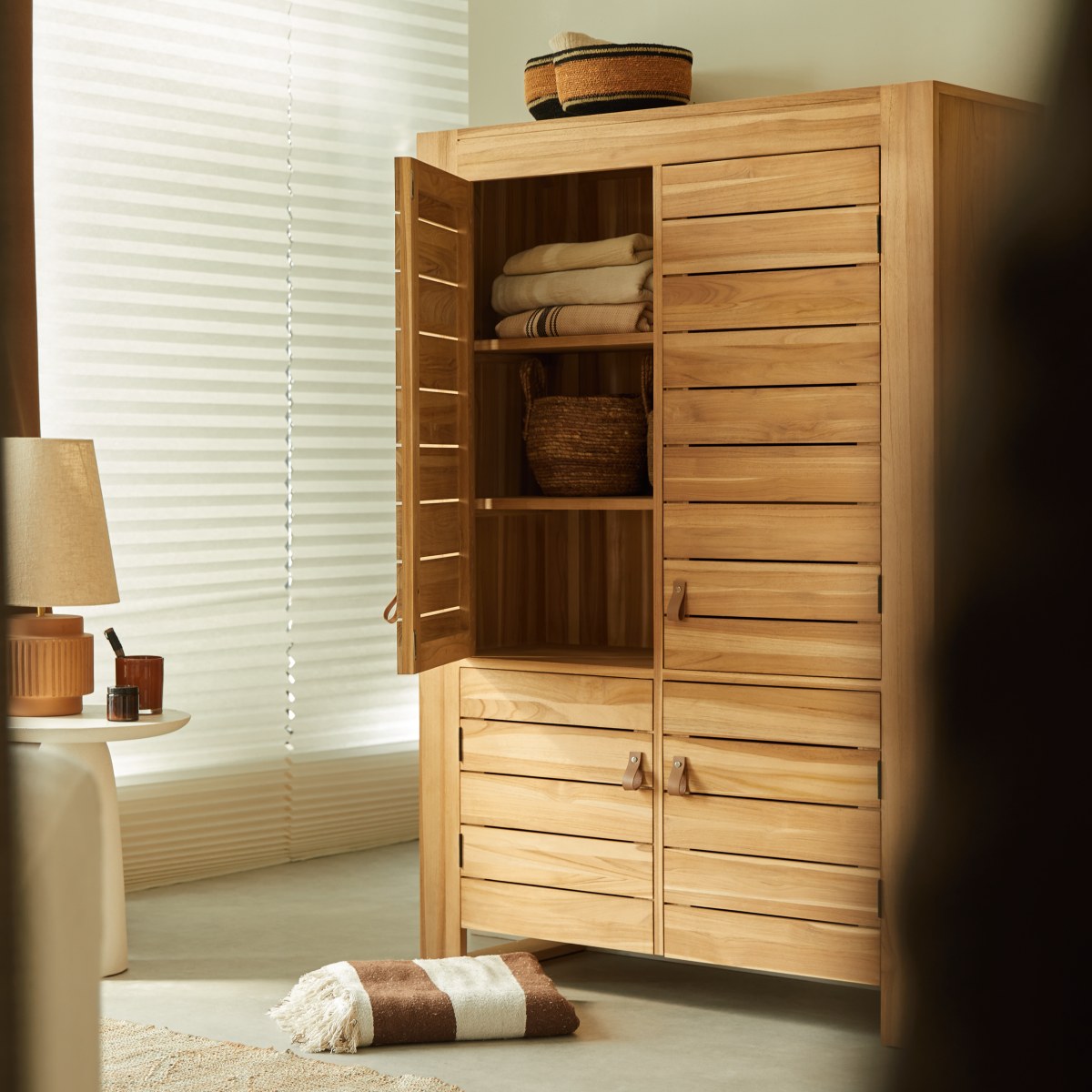 Minimalys - Schrank aus massivem Teak