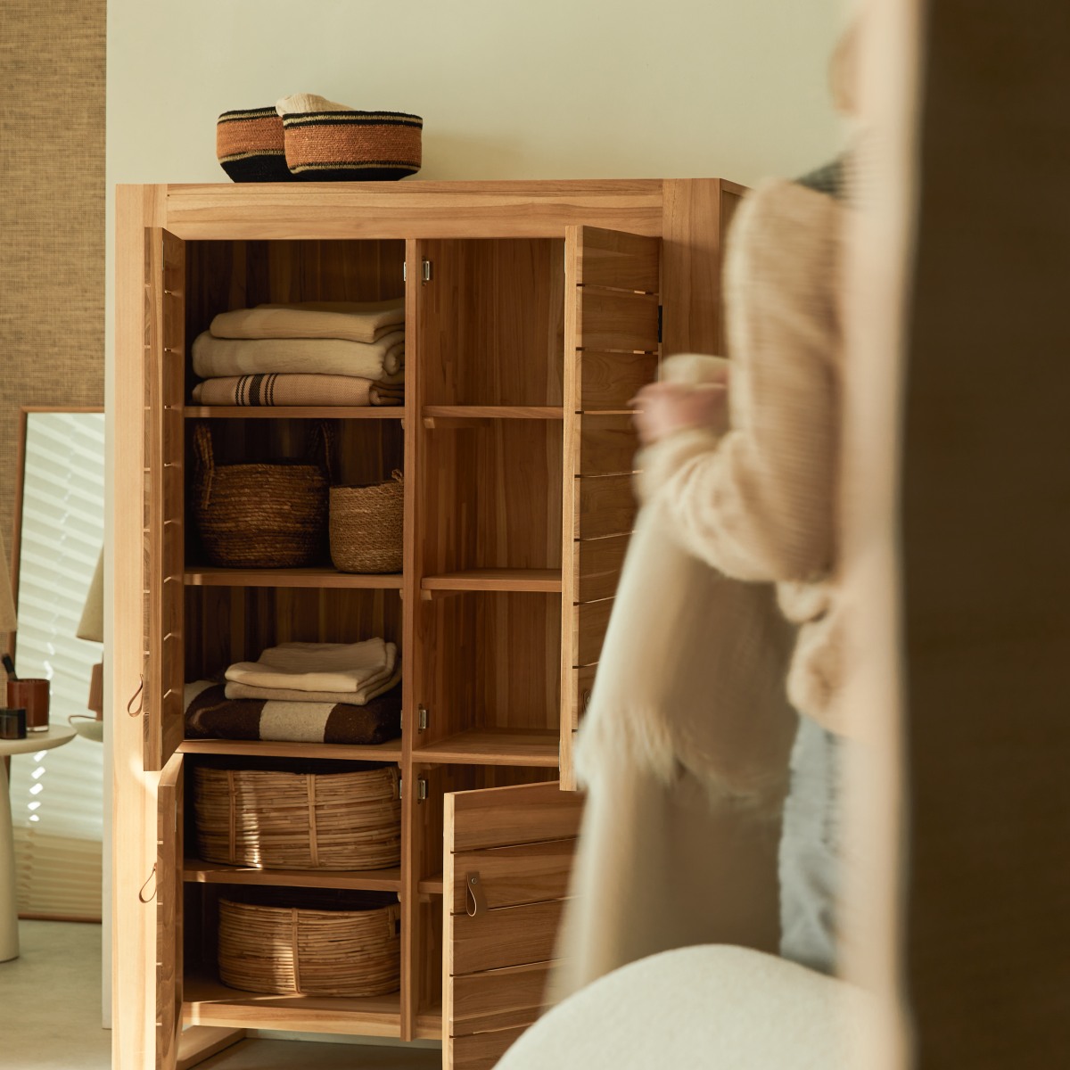 Minimalys - Schrank aus massivem Teak