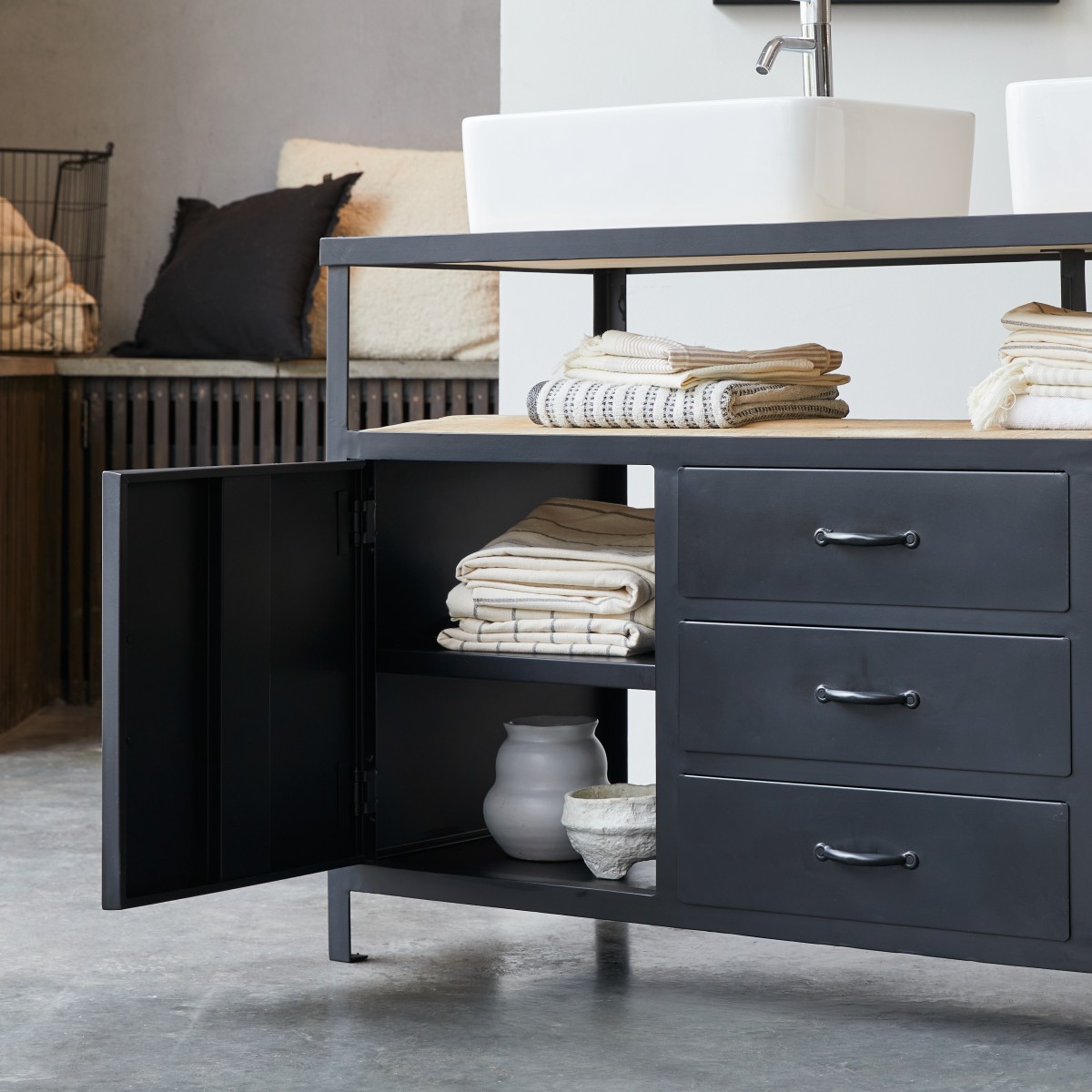 Industriel - Waschtischunterschrank aus massivem Mangoholz und Metall 140 cm
