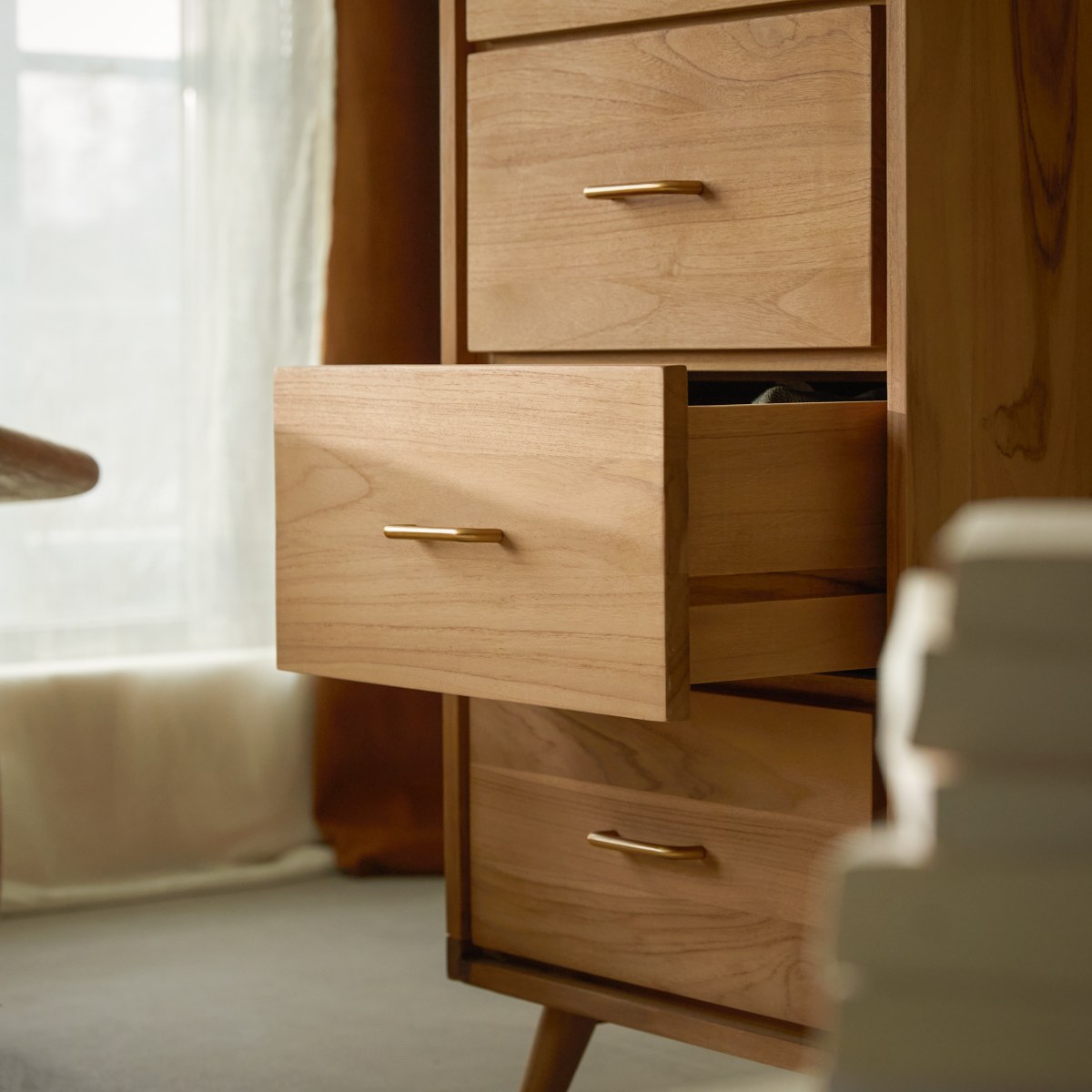 Kort - Hochkommode aus massivem Teakholz