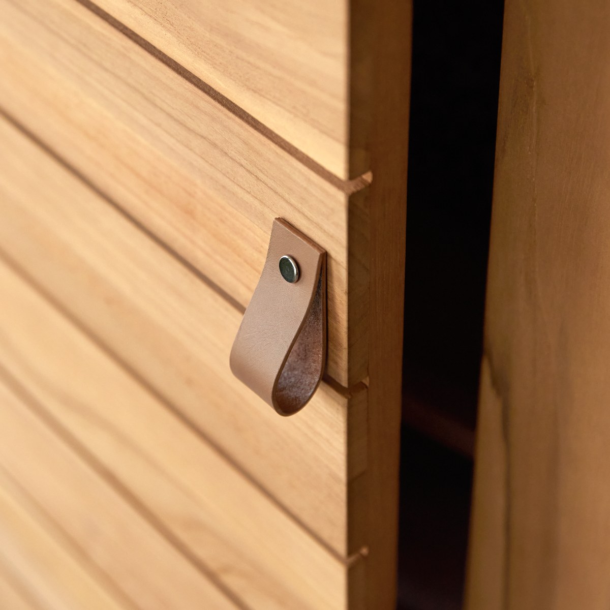 Minimalys - Schmaler Esszimmerschrank aus massivem Teakholz
