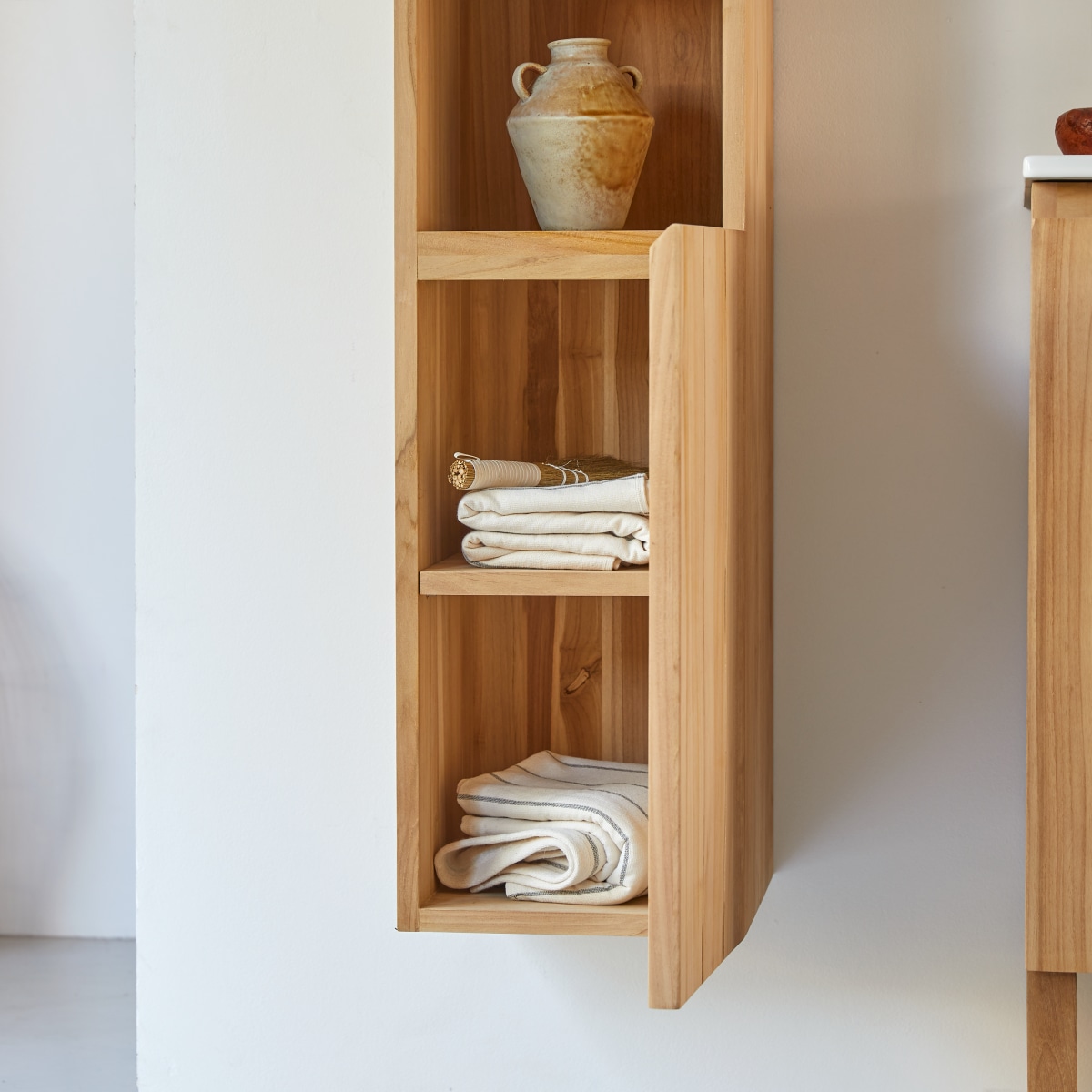 Jill - Hochschrank aus massivem Teakholz