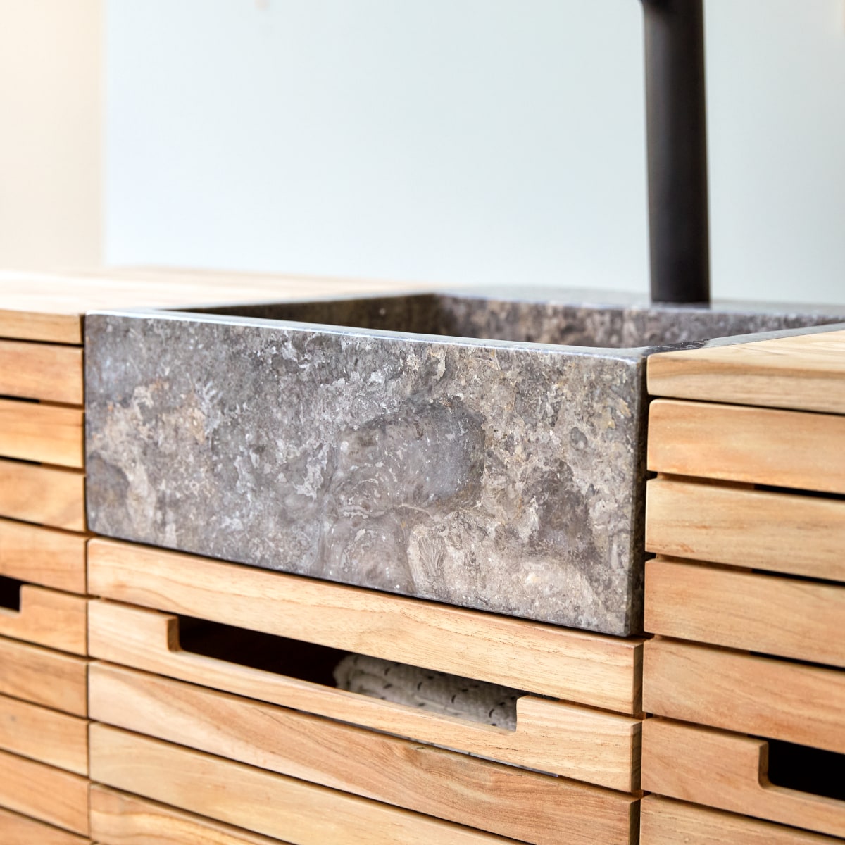 Slats - Badezimmermöbel aus massivem Teakholz und Marmor 125 cm