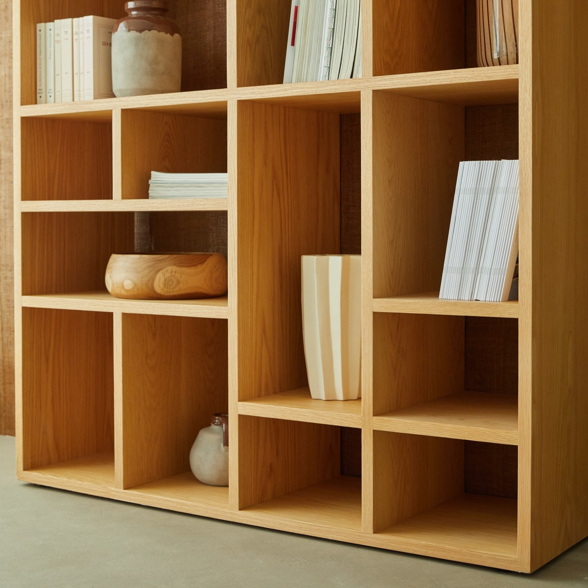 Eyota - Hohes Bücherregal aus Eiche