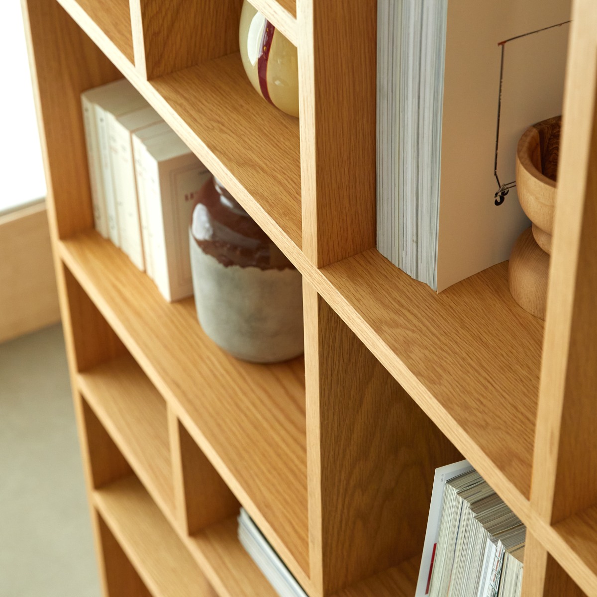 Eyota - Hohes Bücherregal aus Eiche