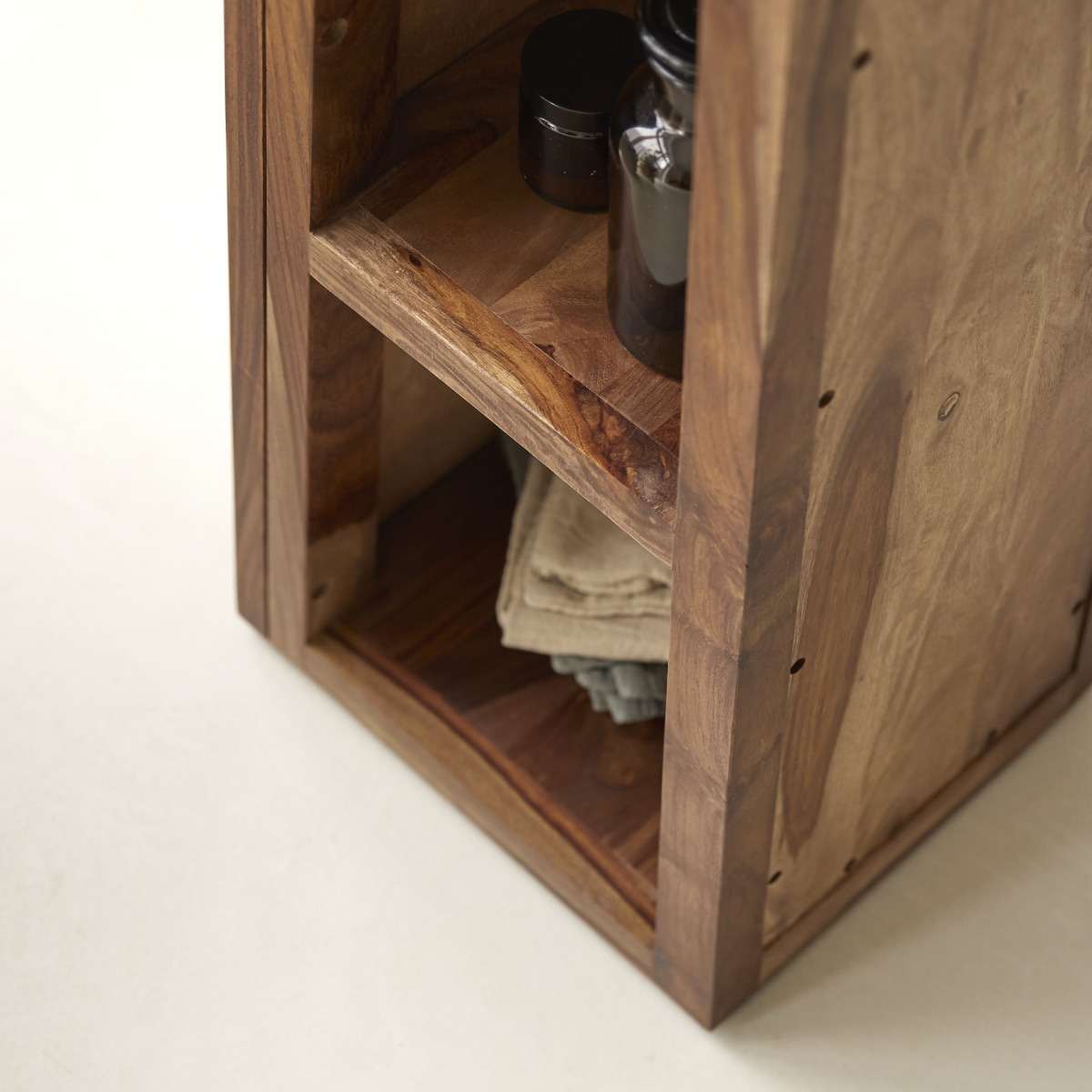 Twig - Schrägschrank aus massivem Palisanderholz