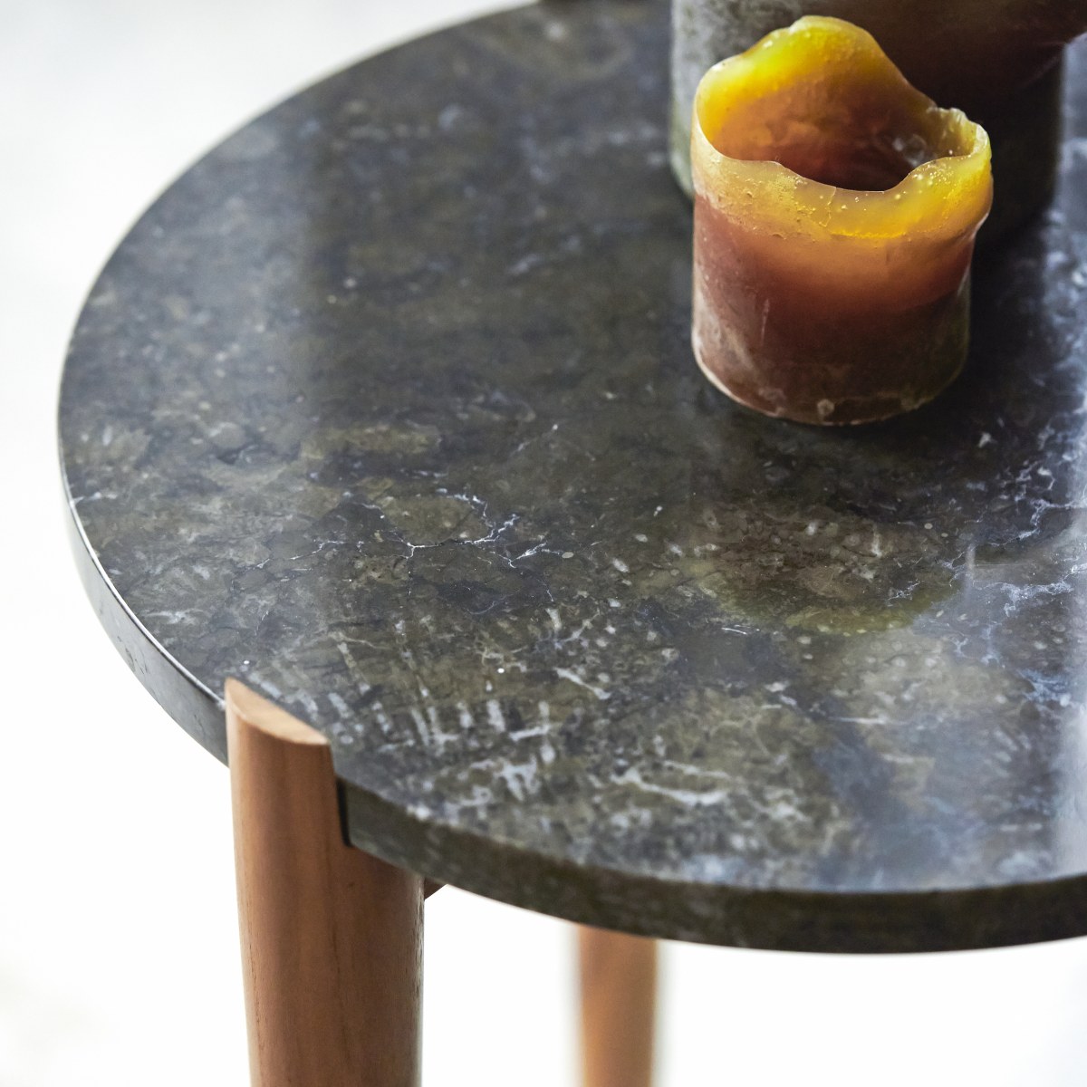 Nestor - Nachttisch aus Teak und Marmor black