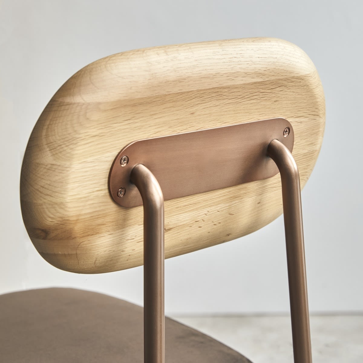 Yutapi - Silla marrón de roble
