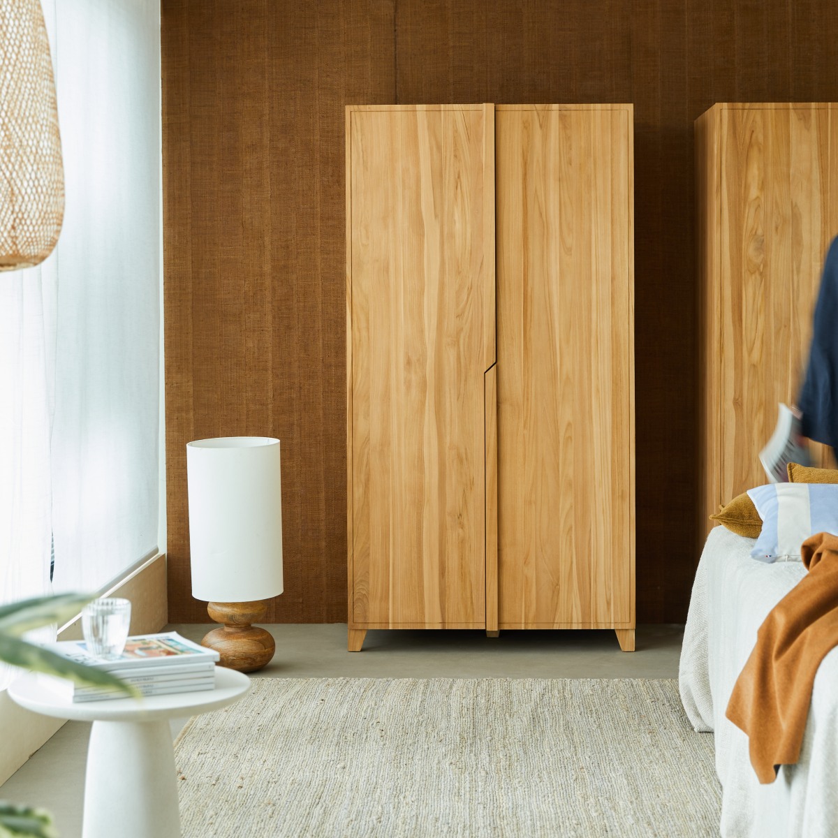 Greta - Schrank aus massivem Teakholz