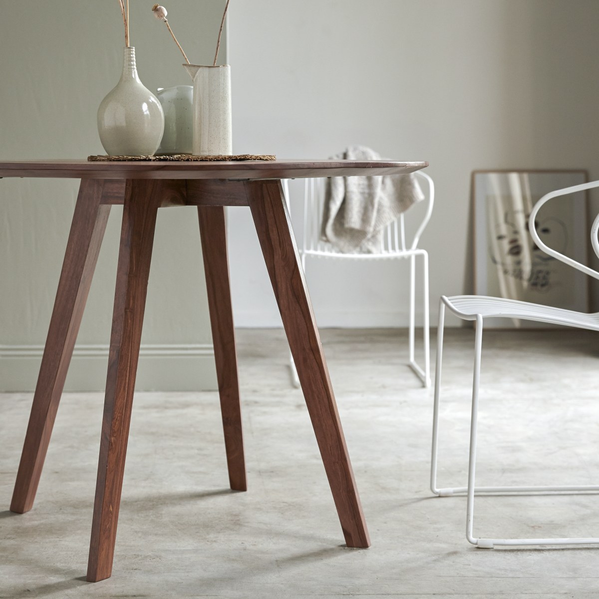 Eliana - Solid sheesham table for 5 people