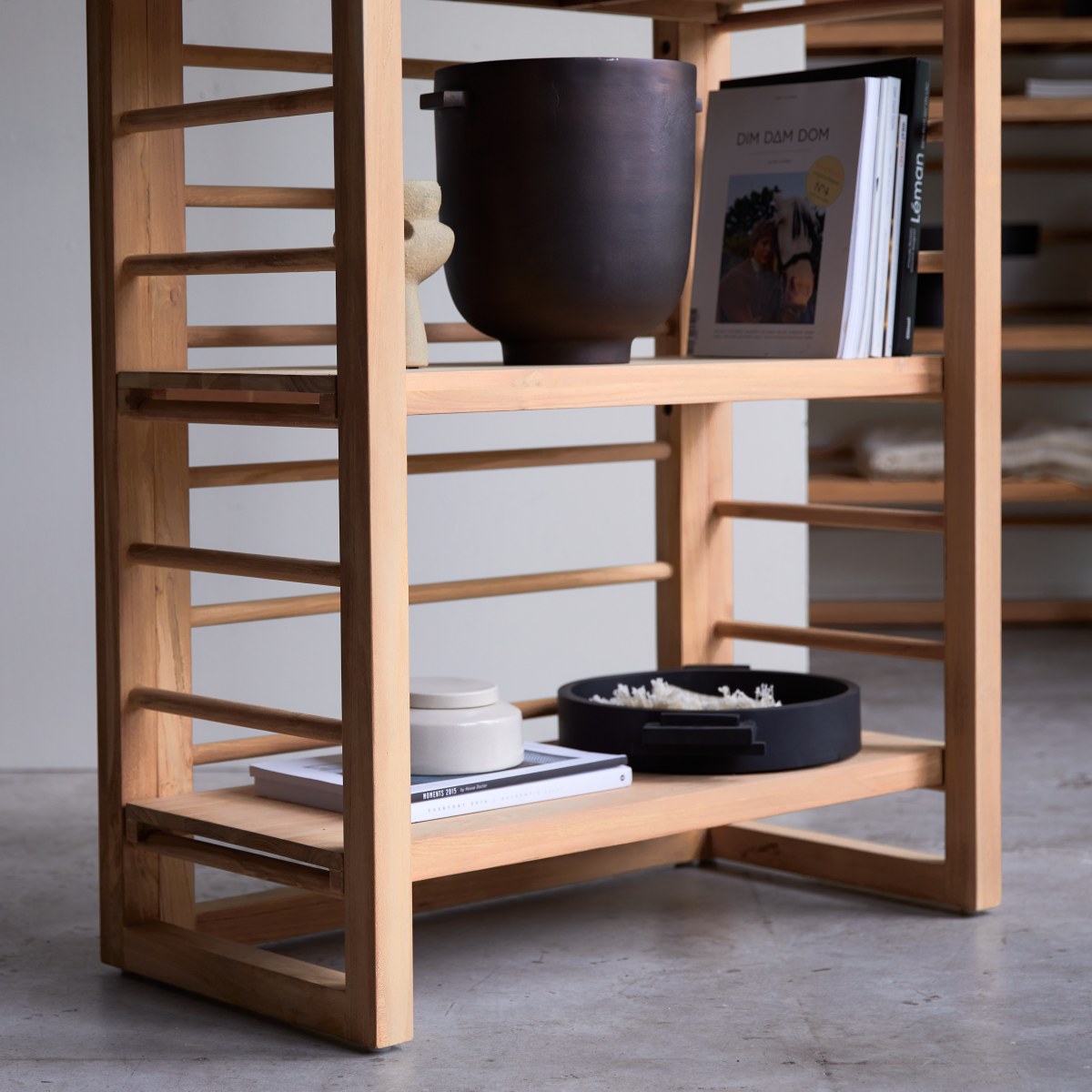 Sera - Hohes Bücherregal aus massivem Teak