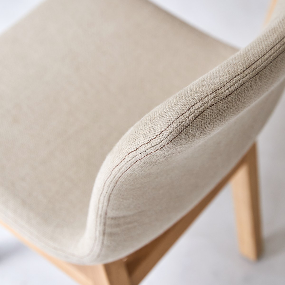 Cocoon - Stuhl linen aus massivem Eichenholz