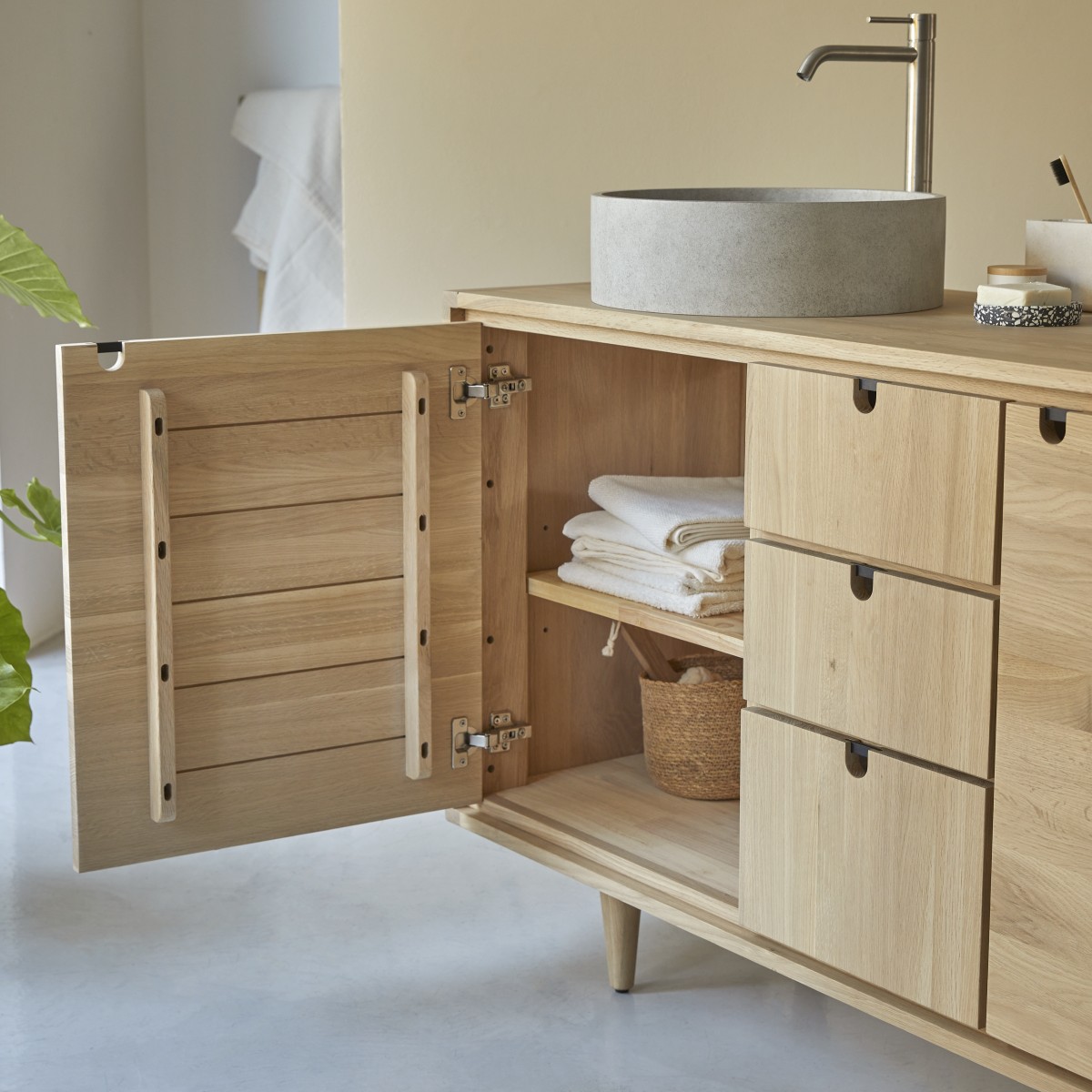 Jonàk - Waschtischunterschrank aus massiver Eiche 145 cm