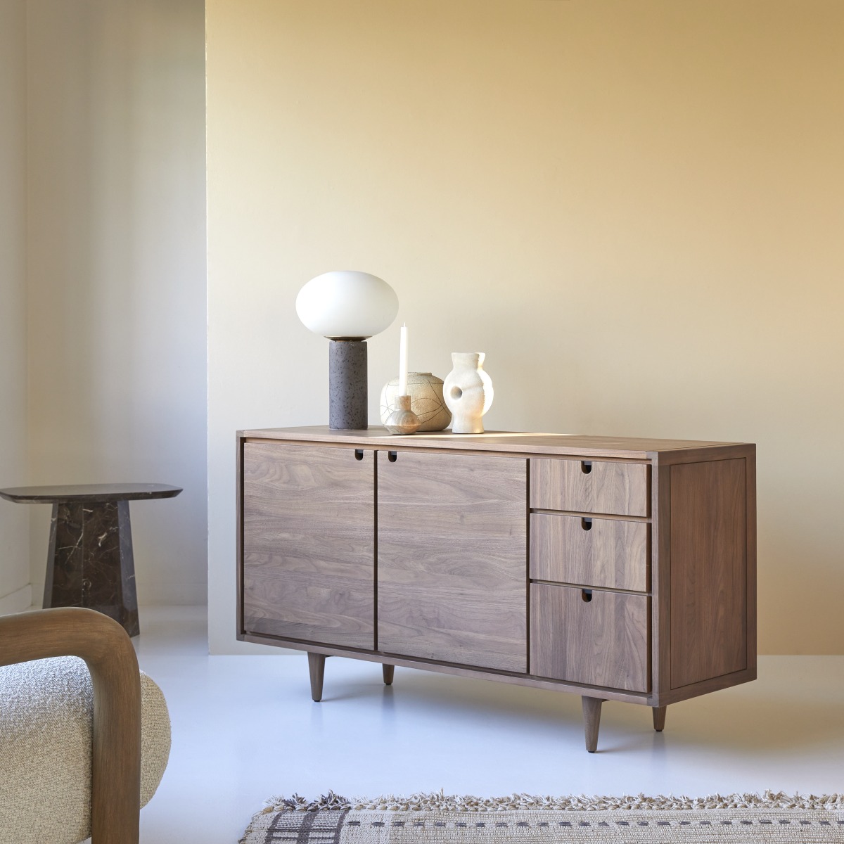 Jonàk - Buffet aus massivem Nussbaum 145 cm