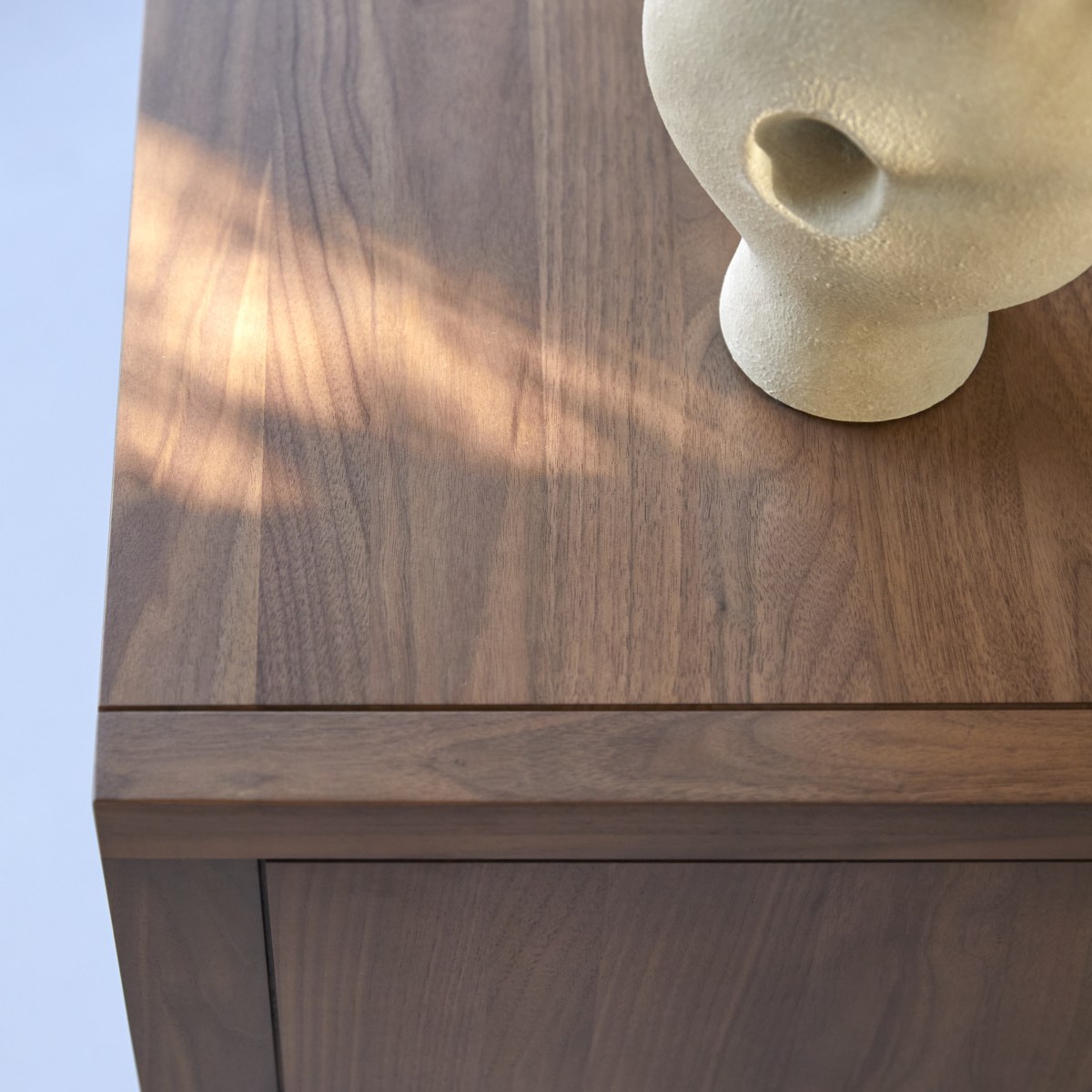 Jonàk - Buffet aus massivem Nussbaum 145 cm