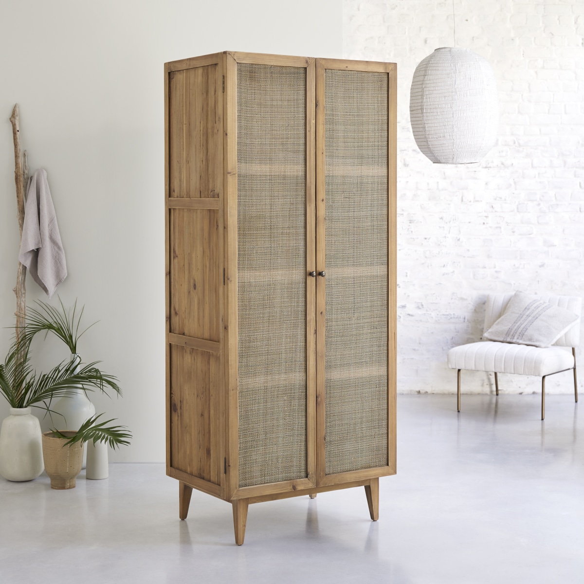 Ninon - Schrank aus Pinie und Rattangeflecht