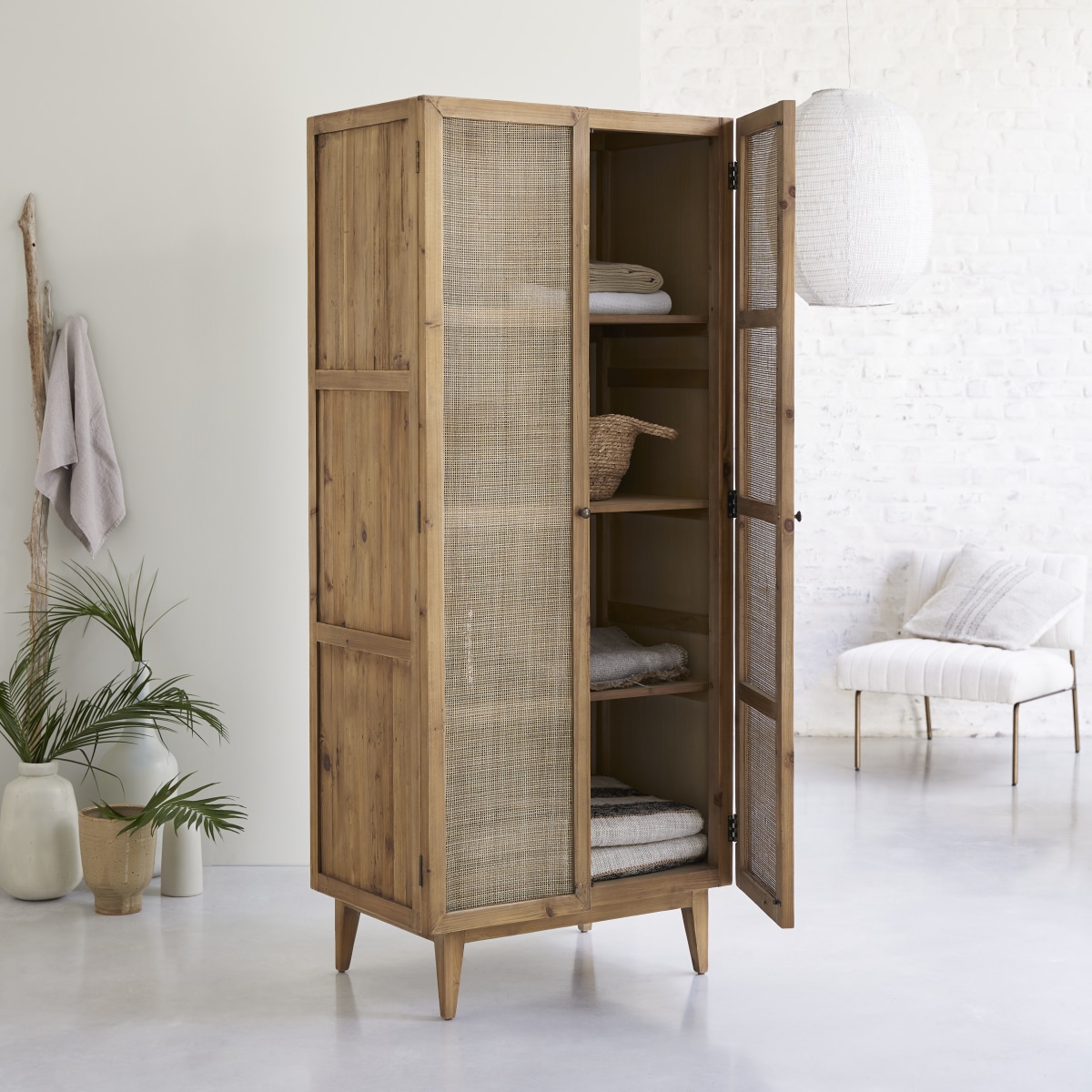 Ninon - Schrank aus Pinie und Rattangeflecht
