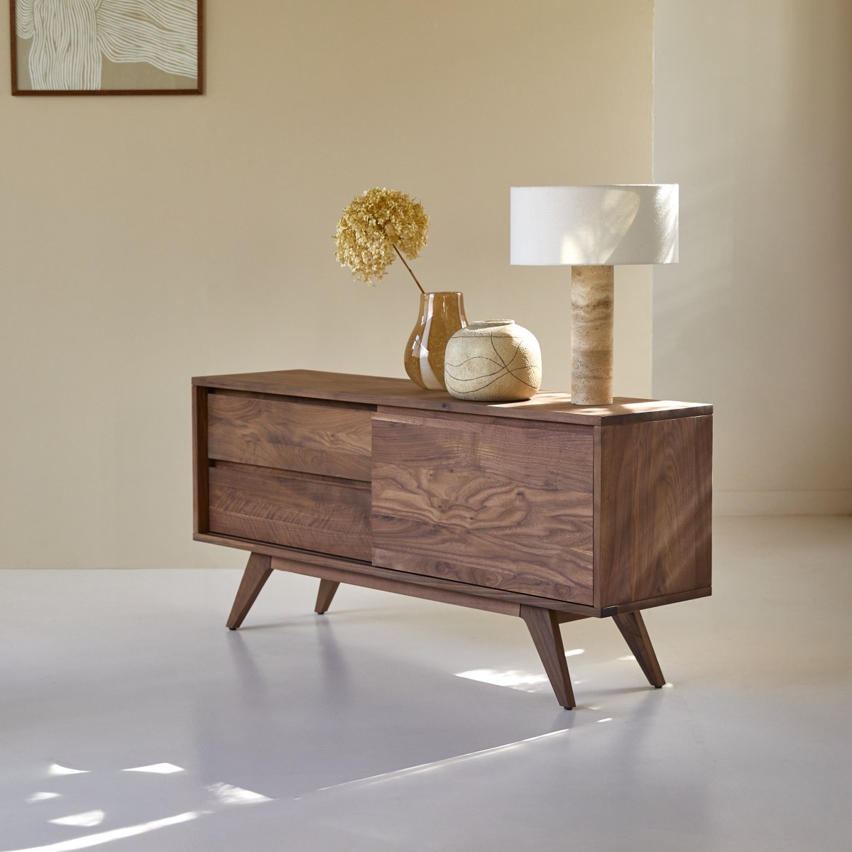 Esmée - Buffet aus massivem Nussbaum 130 cm