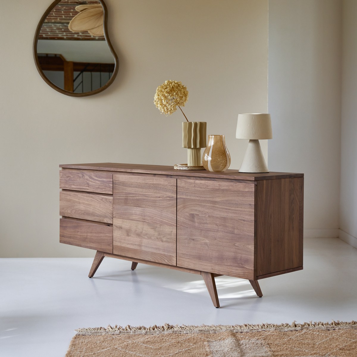 Esmée - Buffet aus massivem Nussbaum 180 cm