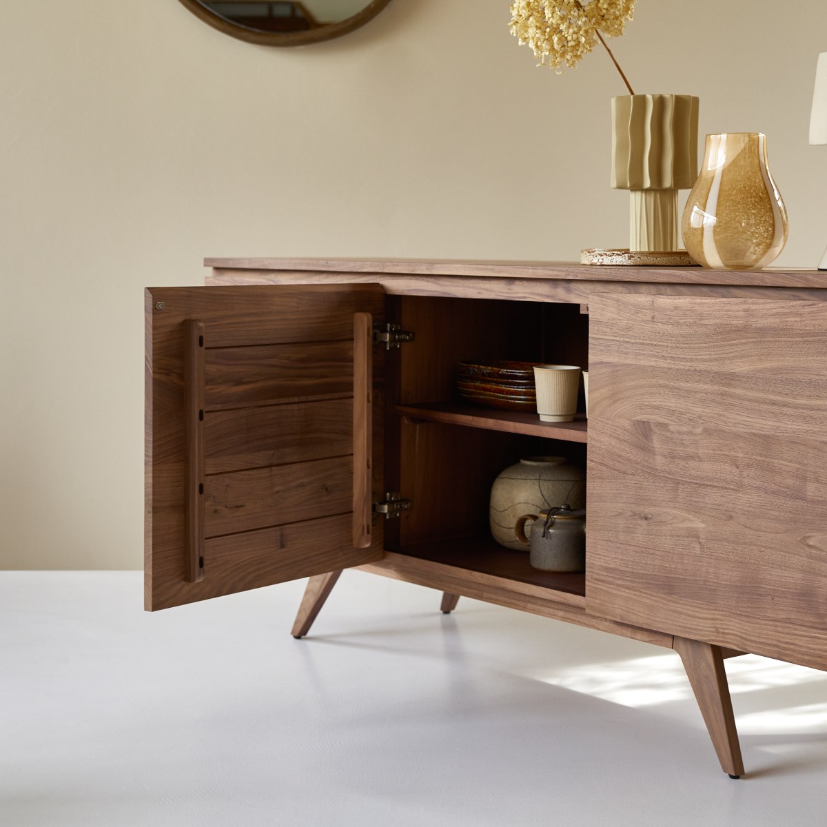 Esmée - Buffet aus massivem Nussbaum 180 cm